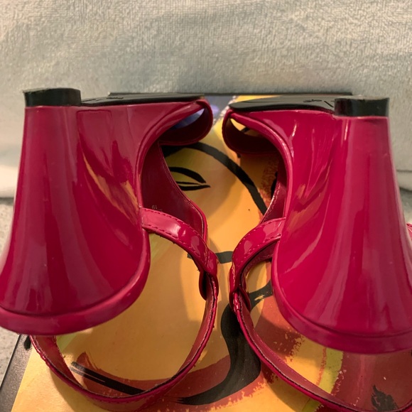 Cute hot pink wedge sandals - Picture 2 of 5